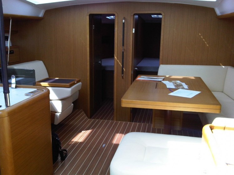 Jeanneau 53 - Yacht Charter Sailica