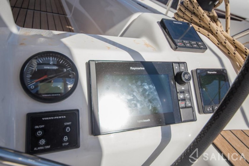 Dufour 460 GL - Yacht Charter Sailica