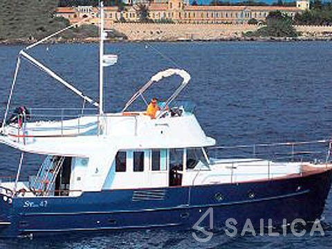 Swift Trawler 42 - Yacht Charter Sailica