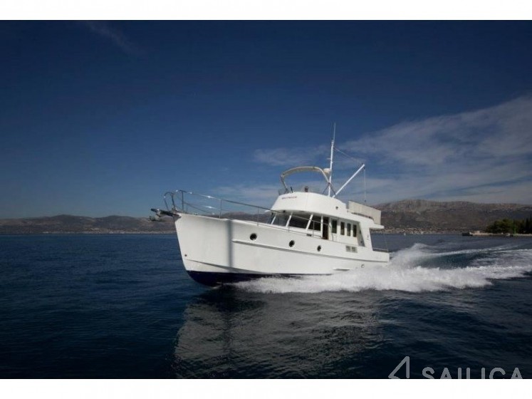 Swift Trawler 42 - Yacht Charter Sailica