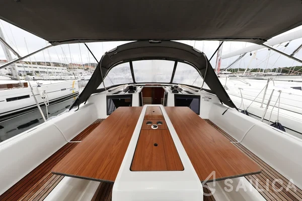Dufour 412 GL - Yacht Charter Sailica