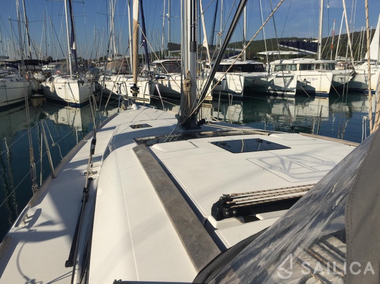 Dufour 412 GL - Yacht Charter Sailica