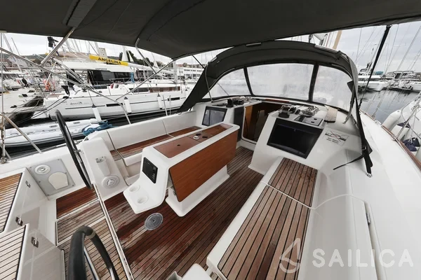 Dufour 412 GL - Yacht Charter Sailica