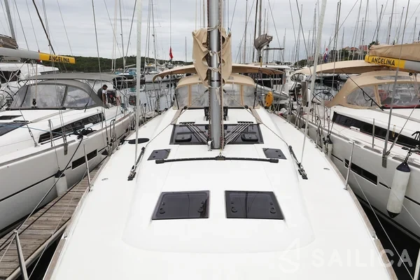Dufour 460 GL - Yacht Charter Sailica