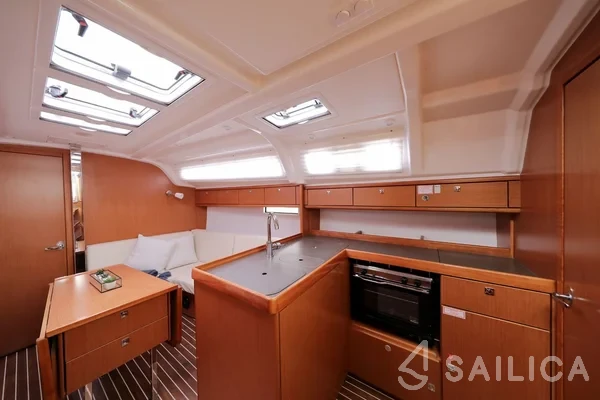 Bavaria 37 Cruiser - Yacht Charter Sailica