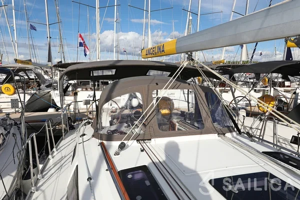 Bavaria 37 Cruiser - Yacht Charter Sailica