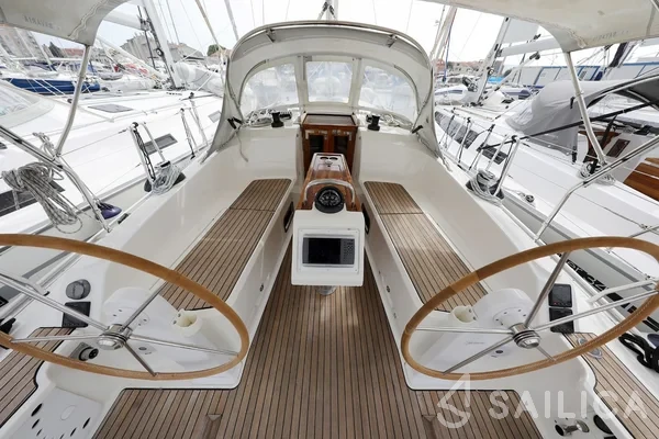 Bavaria 37 Cruiser - Yacht Charter Sailica