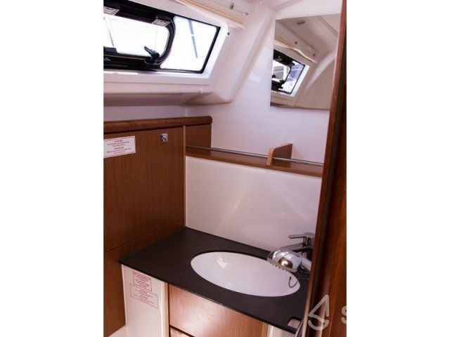 Bavaria 37 Cruiser - Yacht Charter Sailica