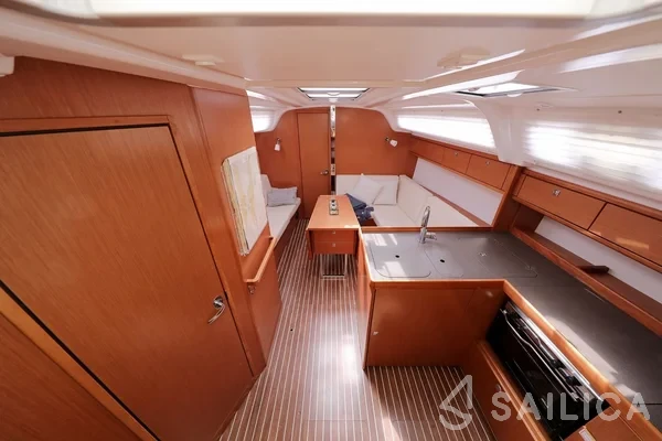 Bavaria 37 Cruiser - Yacht Charter Sailica