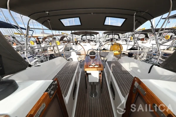 Bavaria 37 Cruiser - Yacht Charter Sailica