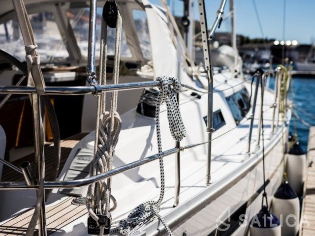 Bavaria 37 Cruiser - Yacht Charter Sailica