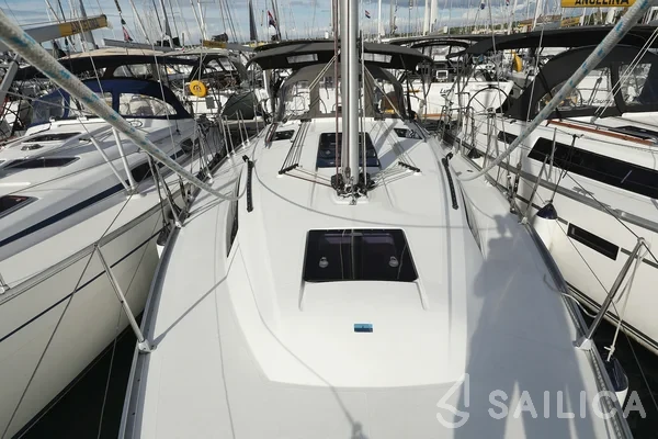 Bavaria 37 Cruiser - Yacht Charter Sailica