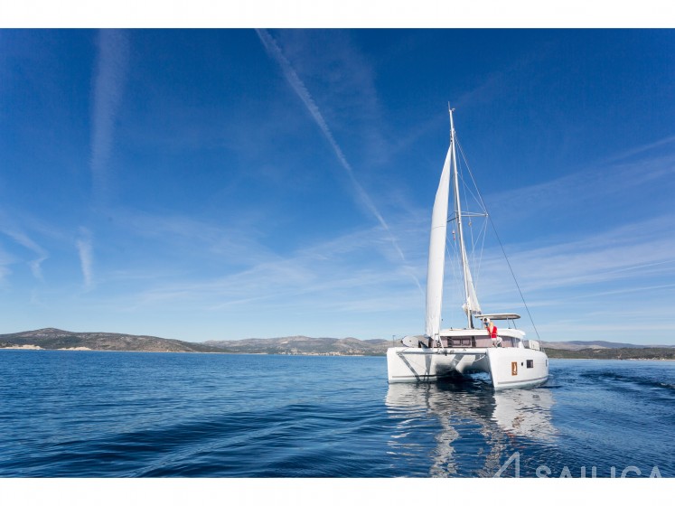 Lagoon 42 - Yacht Charter Sailica