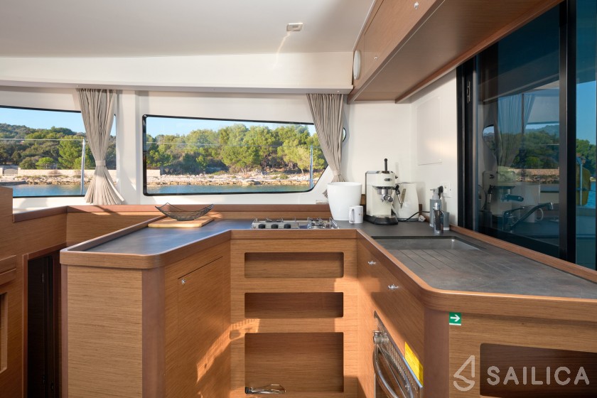 Lagoon 42 - Yacht Charter Sailica