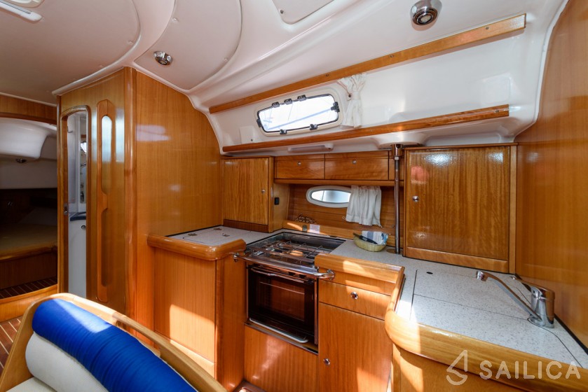 Bavaria 42 Cruiser - Yacht Charter Sailica
