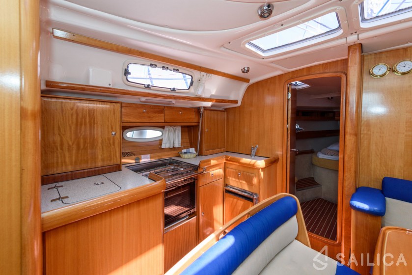 Bavaria 42 Cruiser - Yacht Charter Sailica