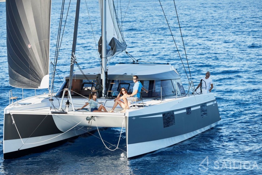Nautitech 40 open NEW - 4 + 2 cab. - Yacht Charter Sailica