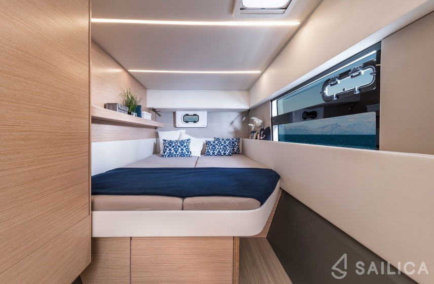 Nautitech 40 open NEW - 4 + 2 cab. - Yacht Charter Sailica