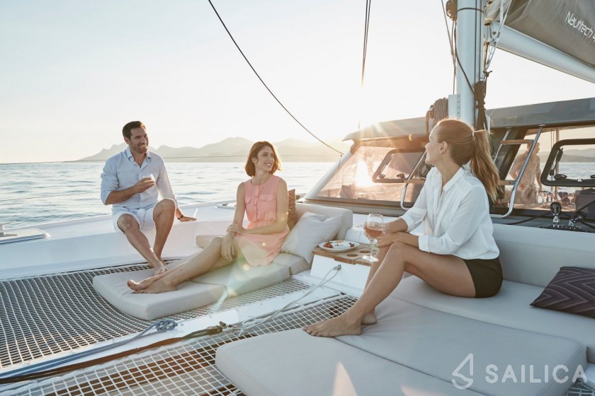Nautitech 40 open NEW - 4 + 2 cab. - Yacht Charter Sailica