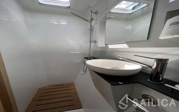 Nautitech 40 open NEW - 4 + 2 cab. - Yacht Charter Sailica