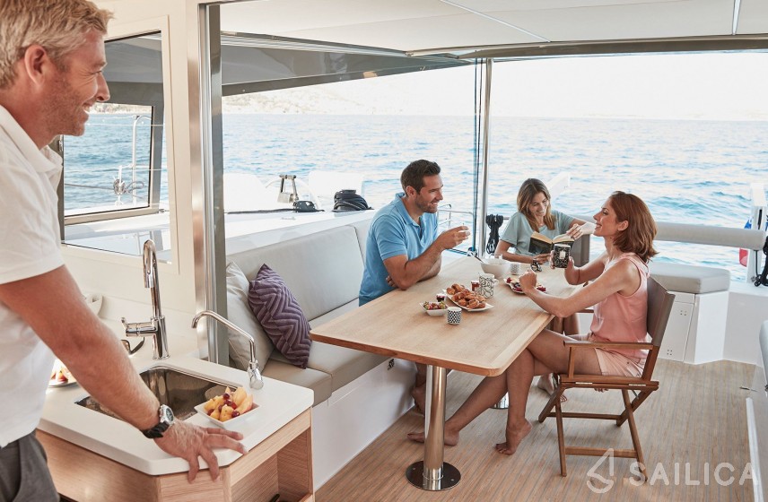 Nautitech 40 open NEW - 4 + 2 cab. - Yacht Charter Sailica