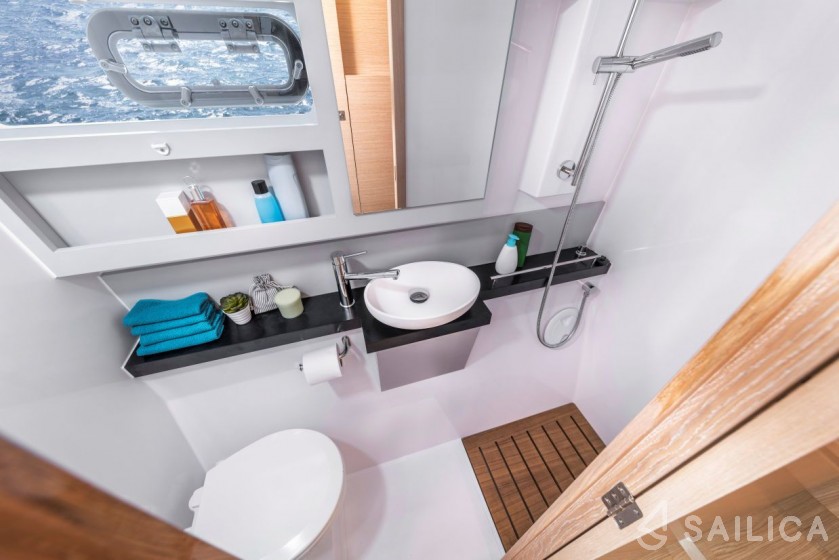 Nautitech 40 open NEW - 4 + 2 cab. - Yacht Charter Sailica