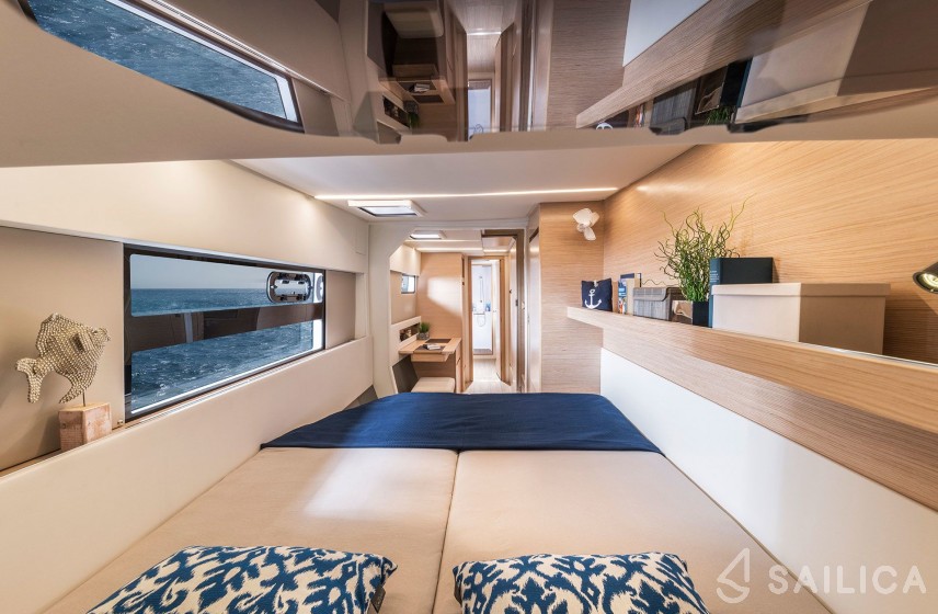 Nautitech 40 open NEW - 4 + 2 cab. - Yacht Charter Sailica