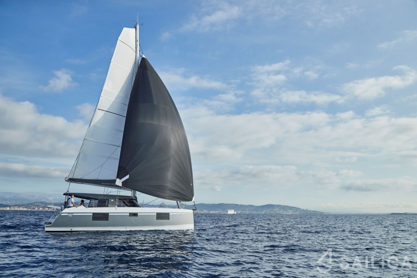 Nautitech 40 open NEW - 4 + 2 cab. - Yacht Charter Sailica