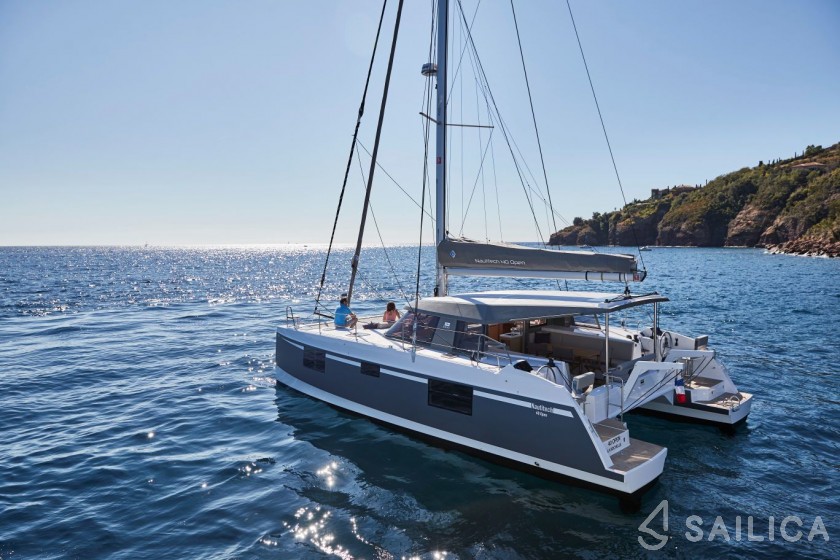 Nautitech 40 open NEW - 4 + 2 cab. - Yacht Charter Sailica
