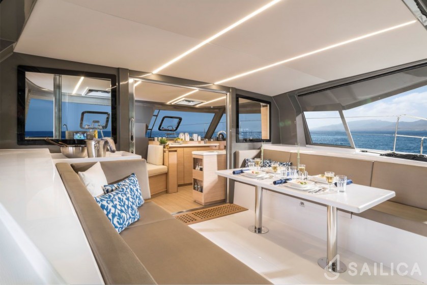 Nautitech 40 open NEW - 4 + 2 cab. - Yacht Charter Sailica