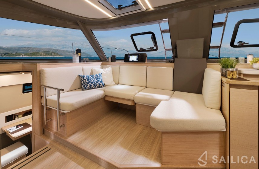 Nautitech 40 open NEW - 4 + 2 cab. - Yacht Charter Sailica