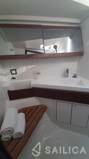 Oceanis 46.1 - Yacht Charter Sailica
