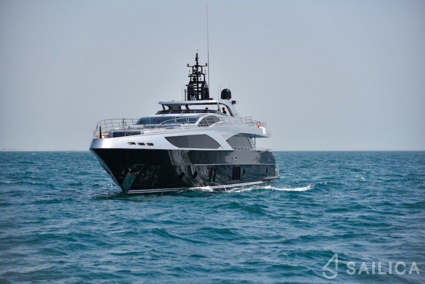 Majesty 122 - Yacht Charter Sailica
