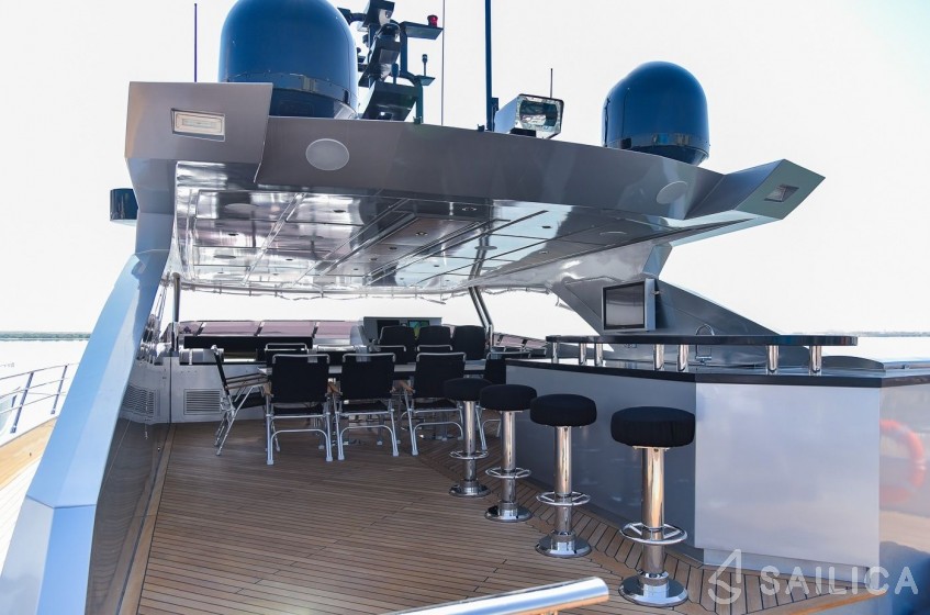 Majesty 122 - Yacht Charter Sailica