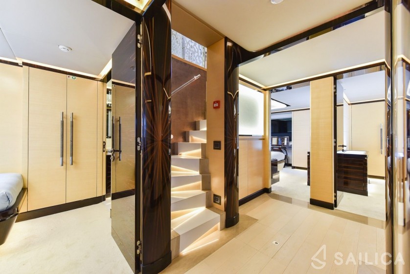 Majesty 122 - Yacht Charter Sailica