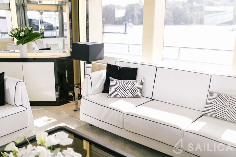 Majesty 122 - Yacht Charter Sailica
