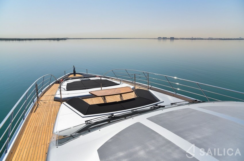 Majesty 122 - Yacht Charter Sailica