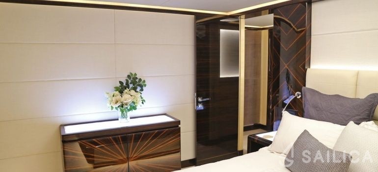 Majesty 122 - Yacht Charter Sailica