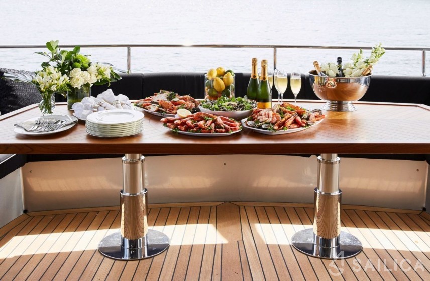 Majesty 122 - Yacht Charter Sailica