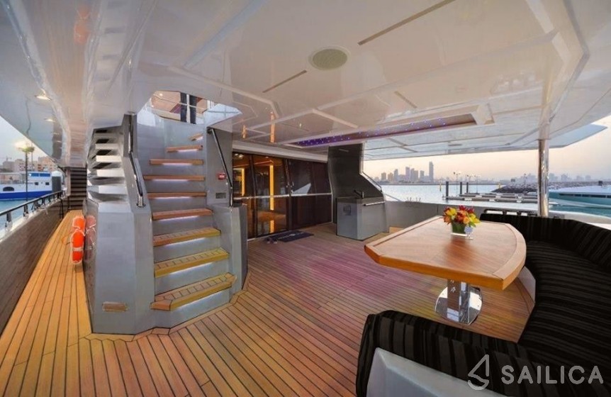 Majesty 122 - Yacht Charter Sailica
