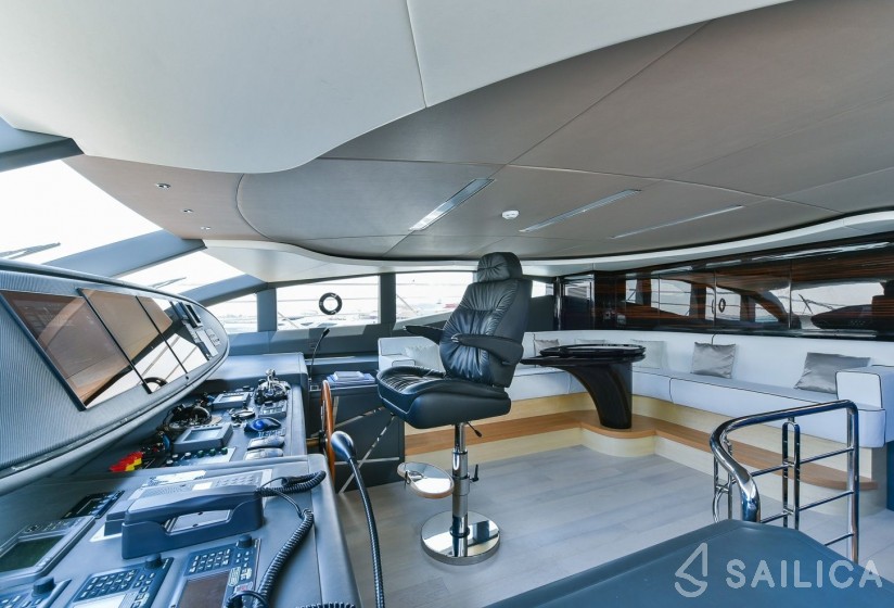 Majesty 122 - Yacht Charter Sailica