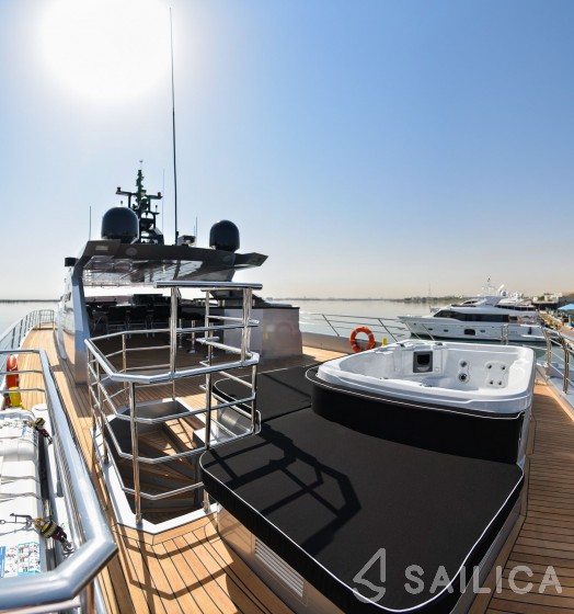 Majesty 122 - Yacht Charter Sailica