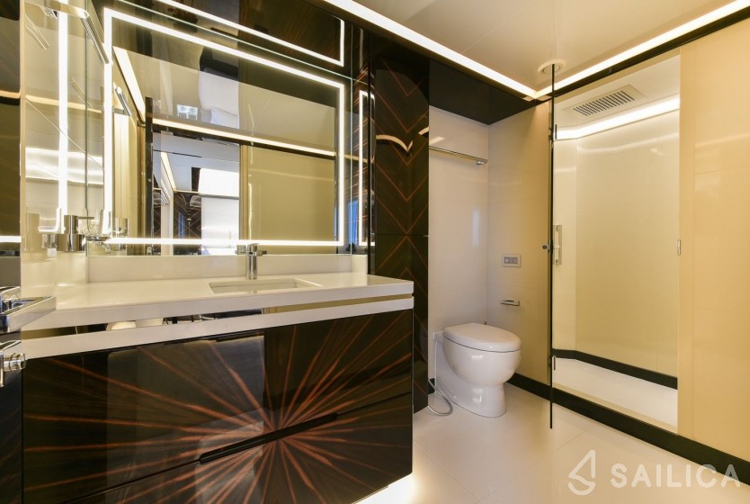 Majesty 122 - Yacht Charter Sailica