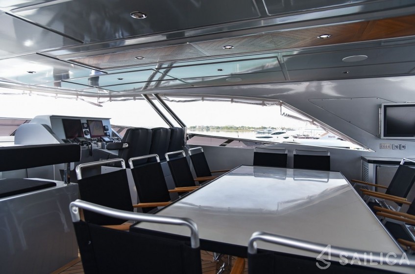 Majesty 122 - Yacht Charter Sailica