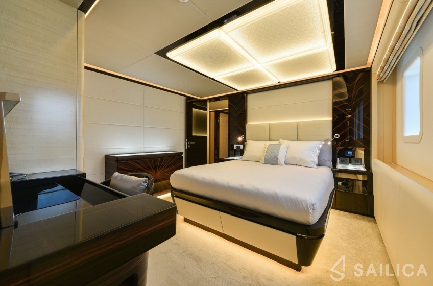 Majesty 122 - Yacht Charter Sailica