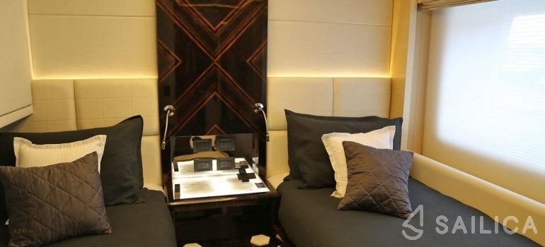 Majesty 122 - Yacht Charter Sailica