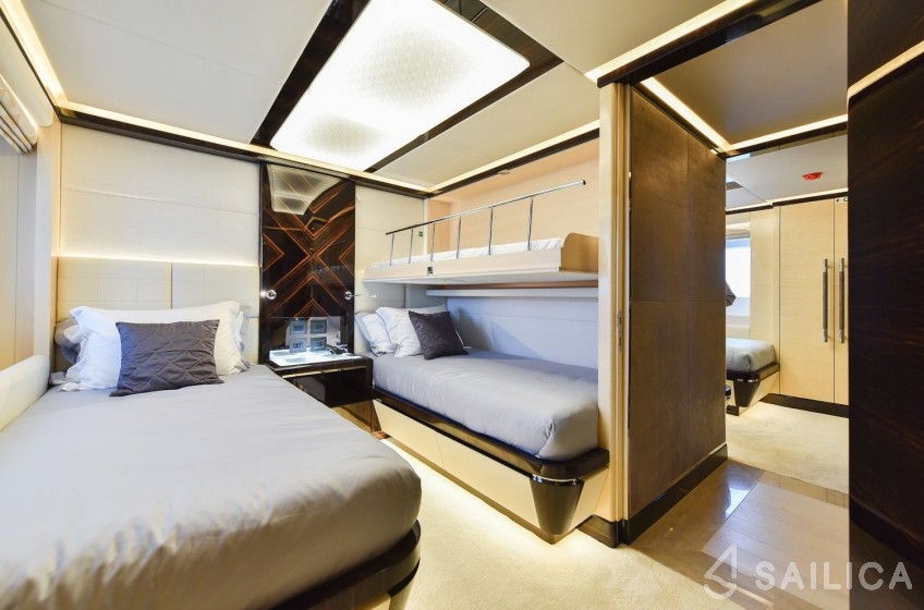 Majesty 122 - Yacht Charter Sailica