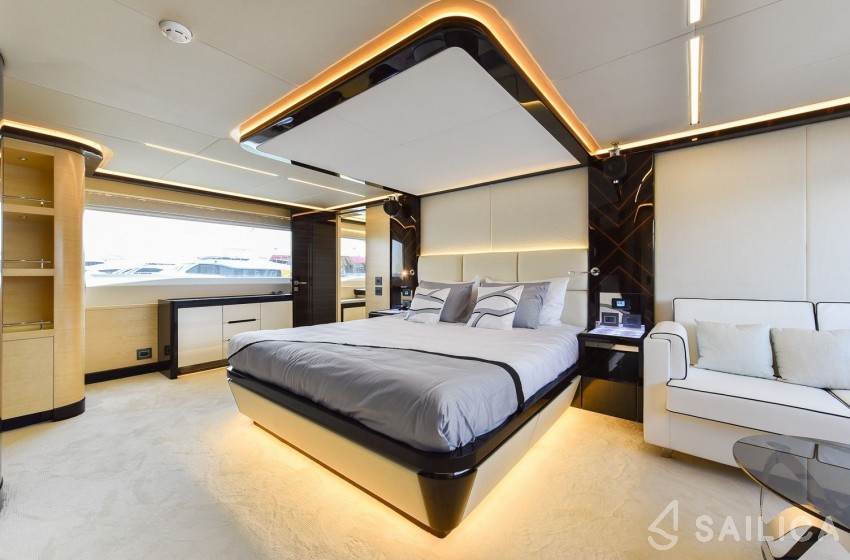 Majesty 122 - Yacht Charter Sailica