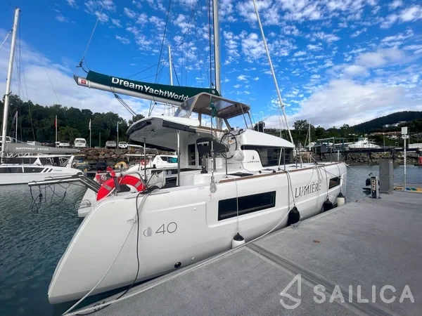 Lagoon 40 - Yacht Charter Sailica