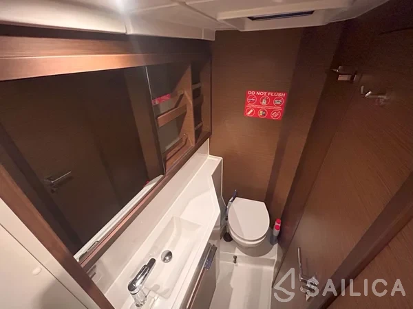 Lagoon 40 - Yacht Charter Sailica